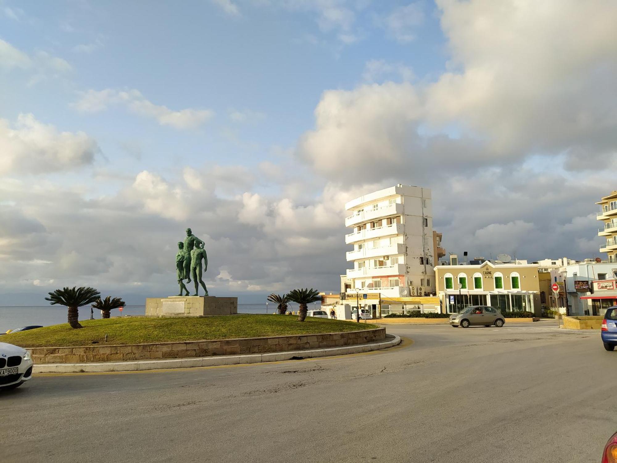 Modern Quiet In The Center Of Rhodes